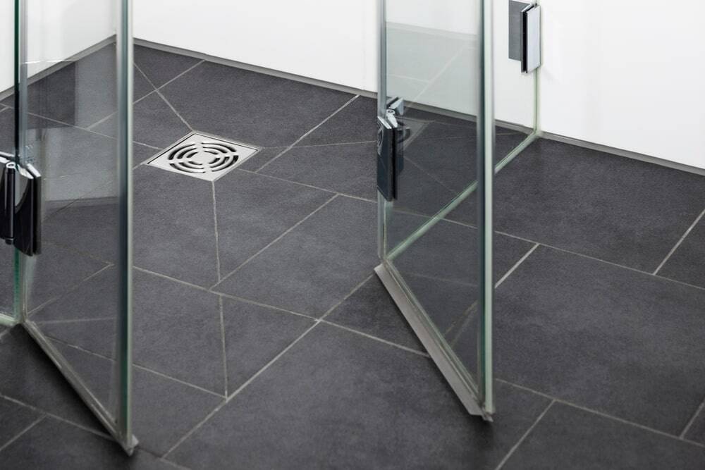 can shower drain blockage cause leaks